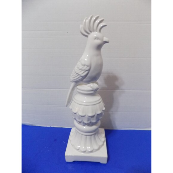 NEW Royal Cockatoo Parrot Statue Figurine Tropical Home Decor Birds - Picture 3 of 5